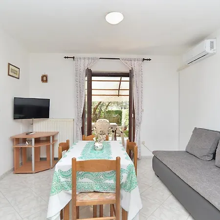 Ferienwohnung Fuer 4 Personen Ca 45 Qm In Fazana-Surida, Istrien Istrische Riviera * Valbandon