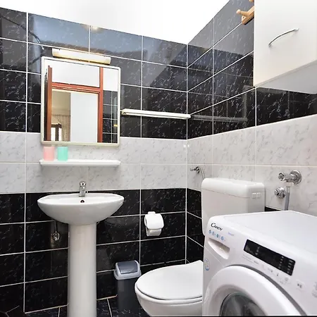 Apartment Ferienwohnung Fuer 4 Personen Ca 45 Qm In Fazana-Surida, Istrien Istrische Riviera Valbandon
