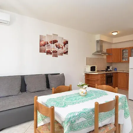 Apartment Ferienwohnung Fuer 4 Personen Ca 45 Qm In Fazana-Surida, Istrien Istrische Riviera Valbandon